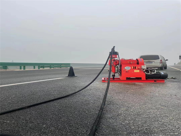 本号镇马路路基路面开裂下沉注浆加固灌浆