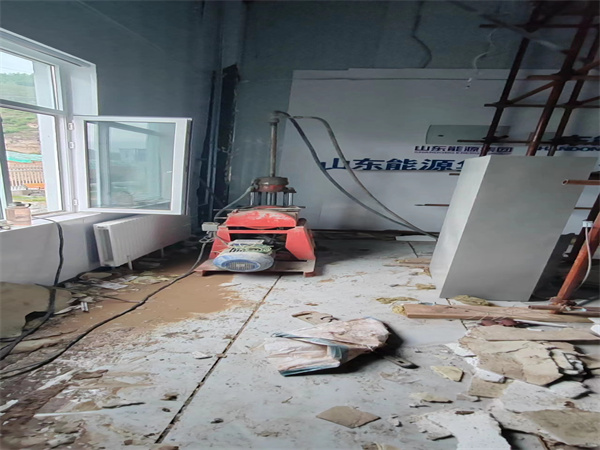 本号镇地基基础下沉墙体裂缝加固注浆顶升施工